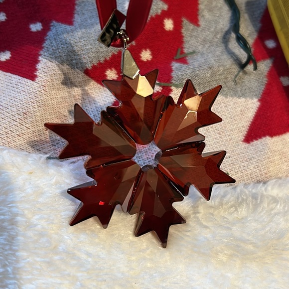 2018 Annual Edition HOLIDAY Christmas ORNAMENT RED 5460487 - Picture 7 of 7